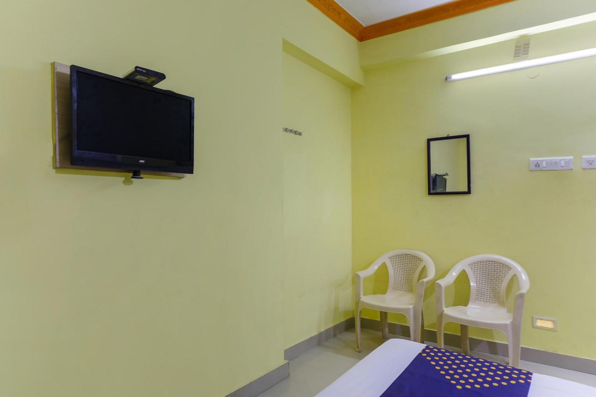 Vaccinated Staff - SPOT ON 75475 Cn Guest House Madrás Exterior foto